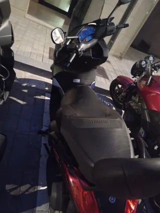 Yamaha Xmax 250 Scooter