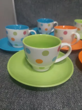 Juego de 6 tazas y platillos de cerámica
