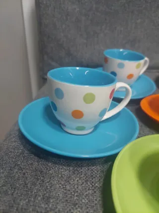 Juego de 6 tazas y platillos de cerámica