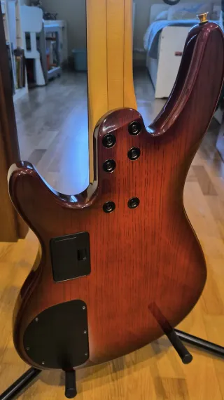 Bajo Eléctrico Yamaha TRB4 II