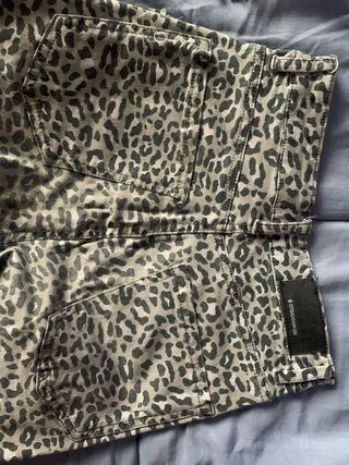 Pantalón estampado leopardo talla 34