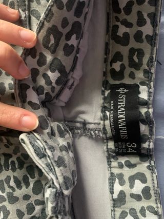 Pantalón estampado leopardo talla 34