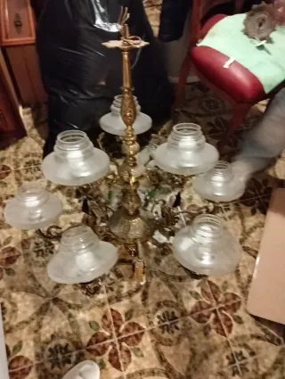 Lámpara de bronce con tulipas de cristal