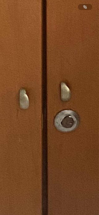 Móvel aparador / estante em madeira com vitrina