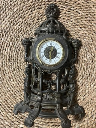Reloj de chimenea antiguo decorativo