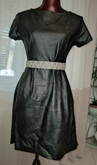 Tubono in ecopelle nero.
