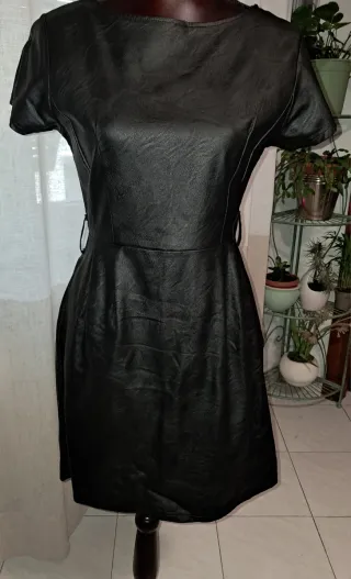 Tubono in ecopelle nero.