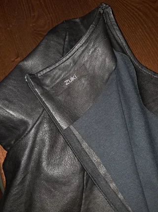 Tubono in ecopelle nero.