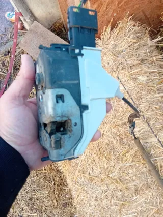 Manetas y cerradura citroen berlingo 2014