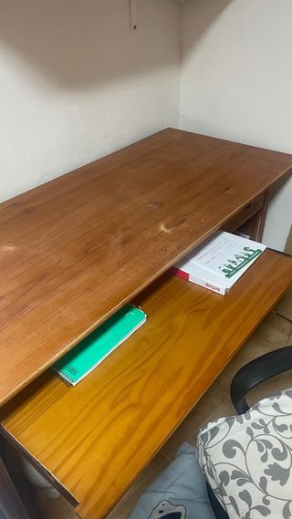 Scrivania in legno massello di grandi dimensioni