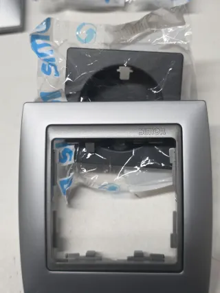 Marcos, teclas y mecanismos Simón