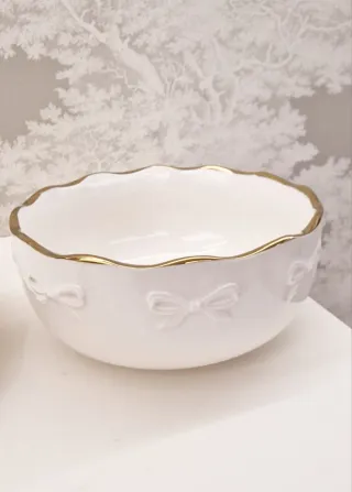 Bol y plato con lazos y filo dorado cerámica
