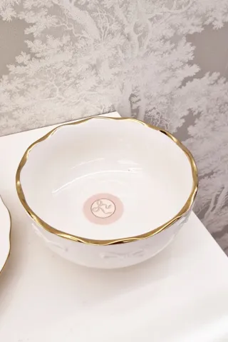 Bol y plato con lazos y filo dorado cerámica