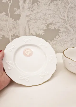 Bol y plato con lazos y filo dorado cerámica