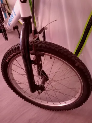 Bicicleta B'TWIN blanca 6-9 años