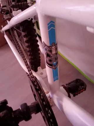 Bicicleta B'TWIN blanca 6-9 años