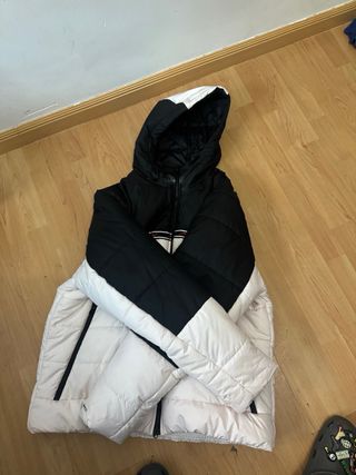 Chaqueta Nike Negra y Blanca sportswear