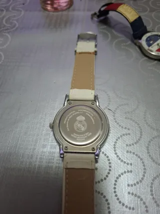 Reloj Beige y Verde