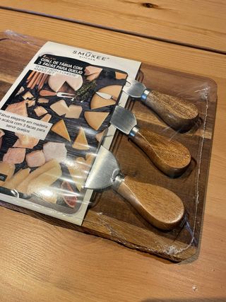 Smukee Kitchen Board with 3 Cheesecake Knifes Set