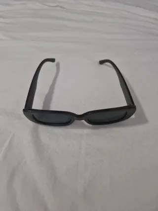 Gafas de sol negras rectangulares