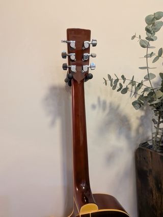 Chitarra elettroacustica Academy