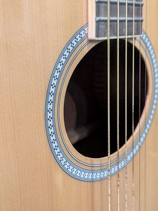 Chitarra elettroacustica Academy