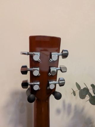 Chitarra elettroacustica Academy