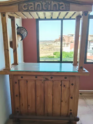 Lámpara de mesa trípode y mesa auxiliar