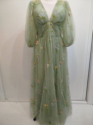 Vestido verde con flores y mariposas