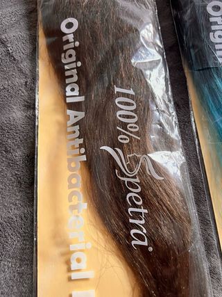 Extensiones de trenza color castaño y azul/negro