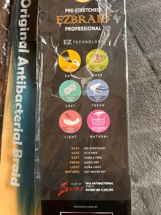 Extensiones de trenza color castaño y azul/negro