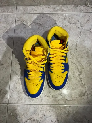Nike Air Jordan 1 High Amarillo y Azul