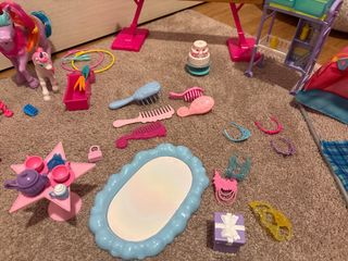 Barbie e accessori da gioco