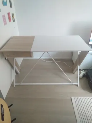 Secretária em madeira e metal semi-nova (4 meses)