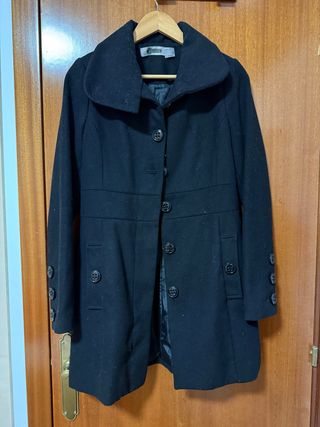 Abrigo negro Stradivarius talla S
