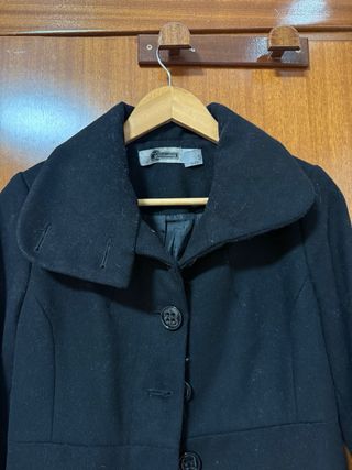Abrigo negro Stradivarius talla S