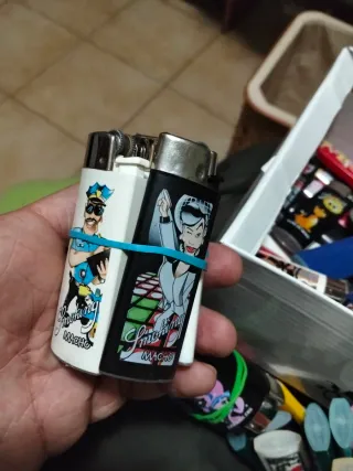 Lotto di 100 accendini vintage