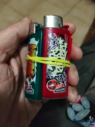 Lotto di 100 accendini vintage