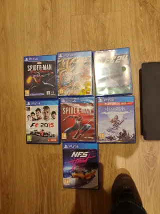 PS4 + Mando + Cargador + 7 Juegos