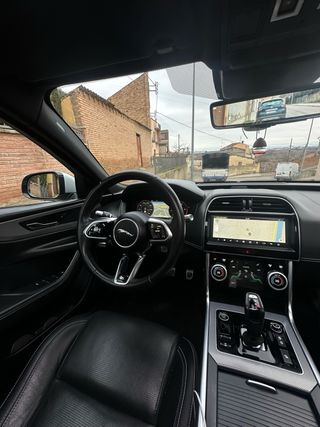 Jaguar XE 2018 R-Sport Dynamic 2.0