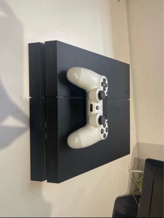 PS4 Pro con mando blanco