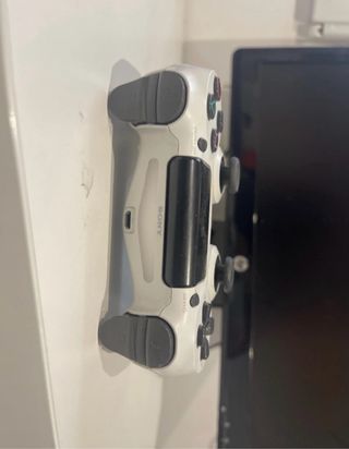 PS4 Pro con mando blanco