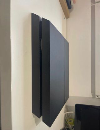 PS4 Pro con mando blanco