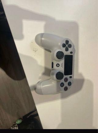 PS4 Pro con mando blanco