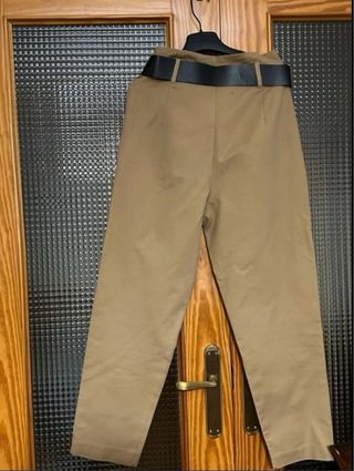Pantalón cintura alta con cinturón