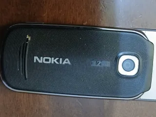 Nokia 7230 2GB SD card pre-inserted