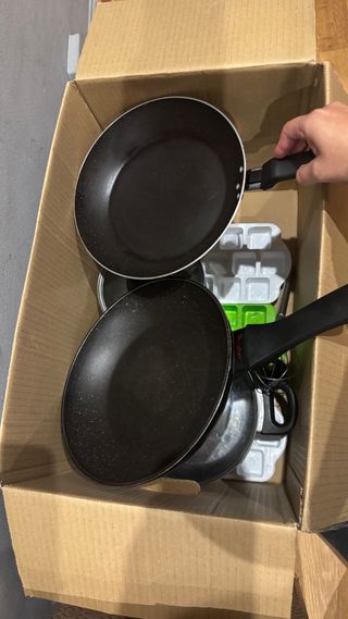 Juego de ollas y cubiteras