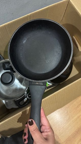 Juego de ollas y cubiteras