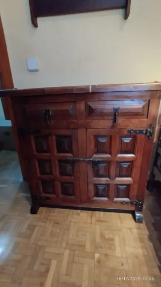 Cómoda castellana de madera