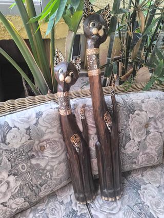 Figuras de Gatos de Madera Tallada